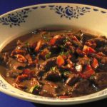 Stoofpotje van wild Lekker stoofpotje van gemarineerd wild everzwijn met wortelen, selder en gebonden saus